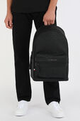 תמונת כל הלוק של Black Backpack